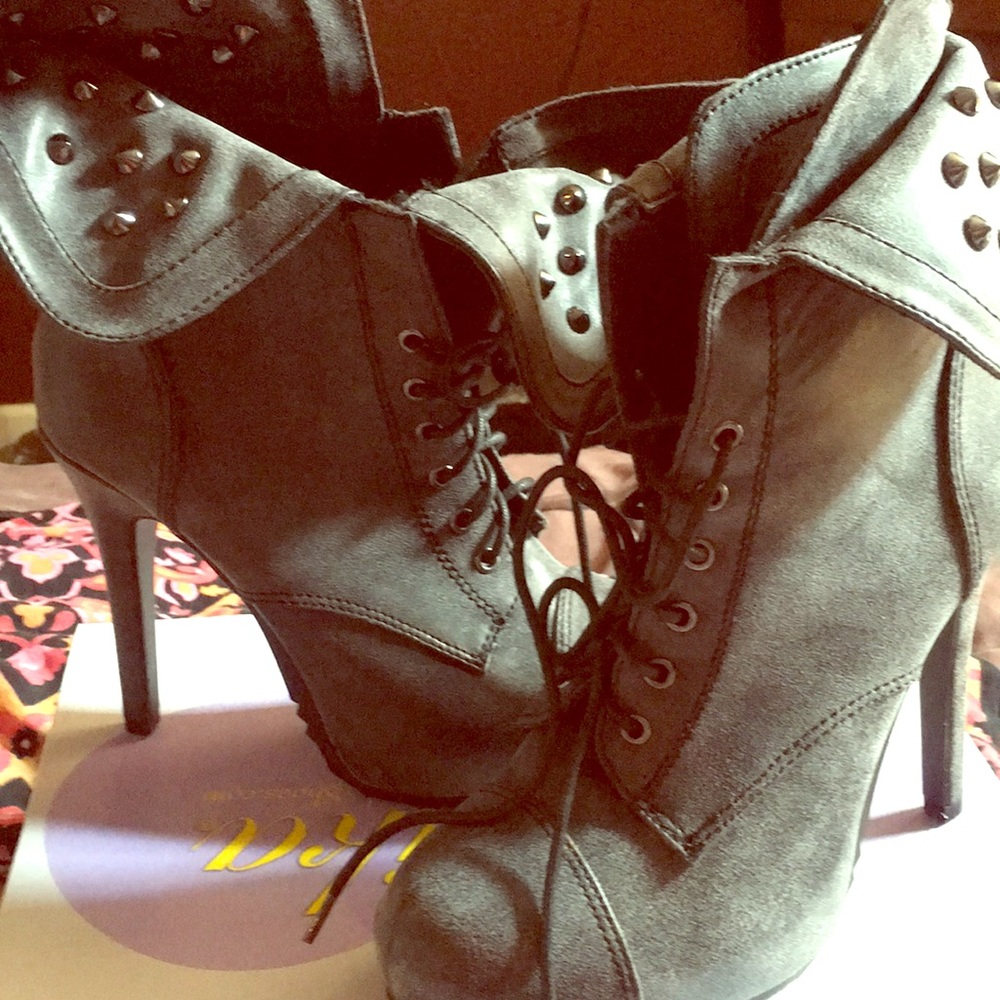 Women’s stiletto boots